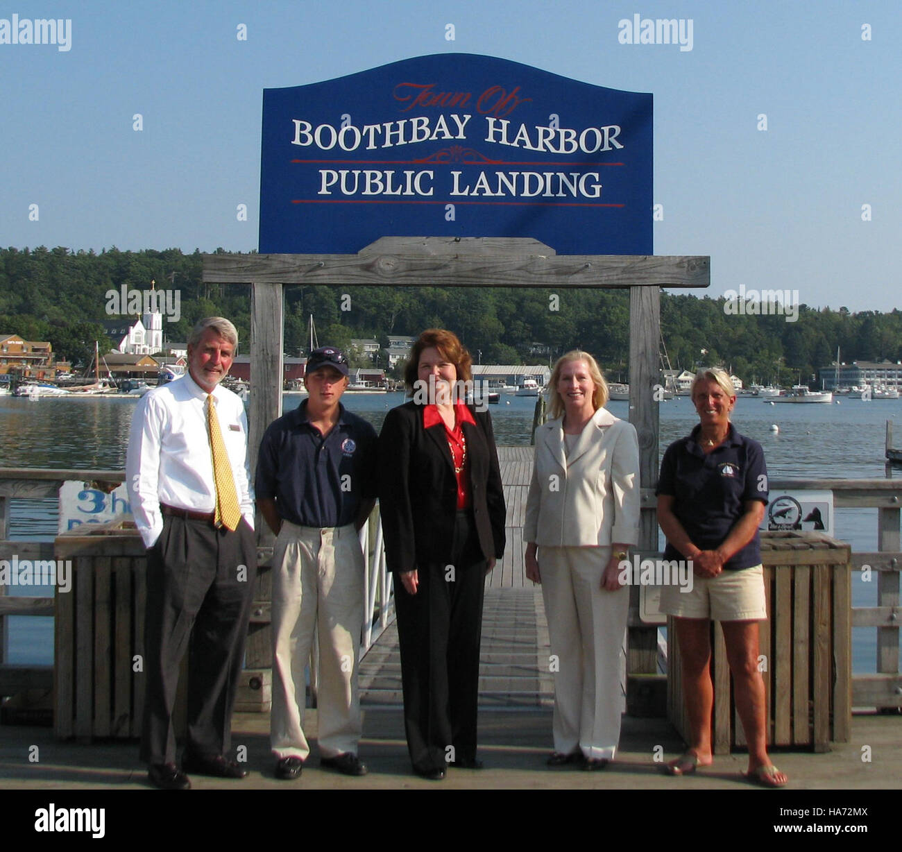 Questa immagine cattura l'Ocean Classroom Group, un'iniziativa educativa incentrata sulla scienza e la conservazione marina. Le attività del gruppo evidenziano l’importanza dell’esplorazione oceanica e della consapevolezza ambientale. Foto Stock