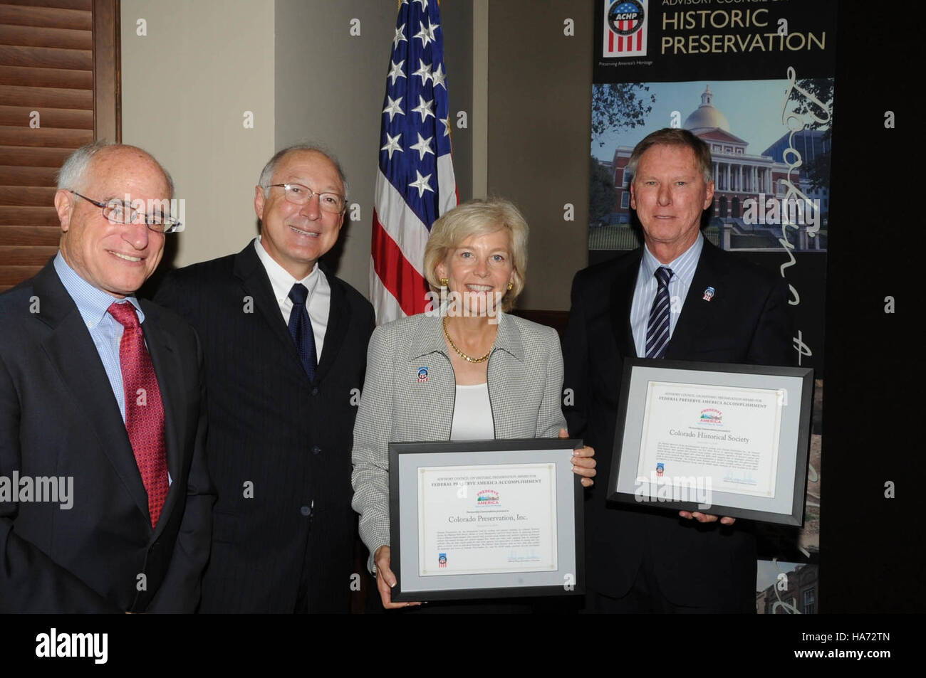 Il Dipartimento dell'Agricoltura degli Stati Uniti (USDA) ha ricevuto l'Advisory Council on Historic Preservation Award per i suoi sforzi nel preservare e promuovere i monumenti storici e i siti culturali americani. Questo riconoscimento evidenzia l'impegno dell'USDA per la conservazione storica. Foto Stock