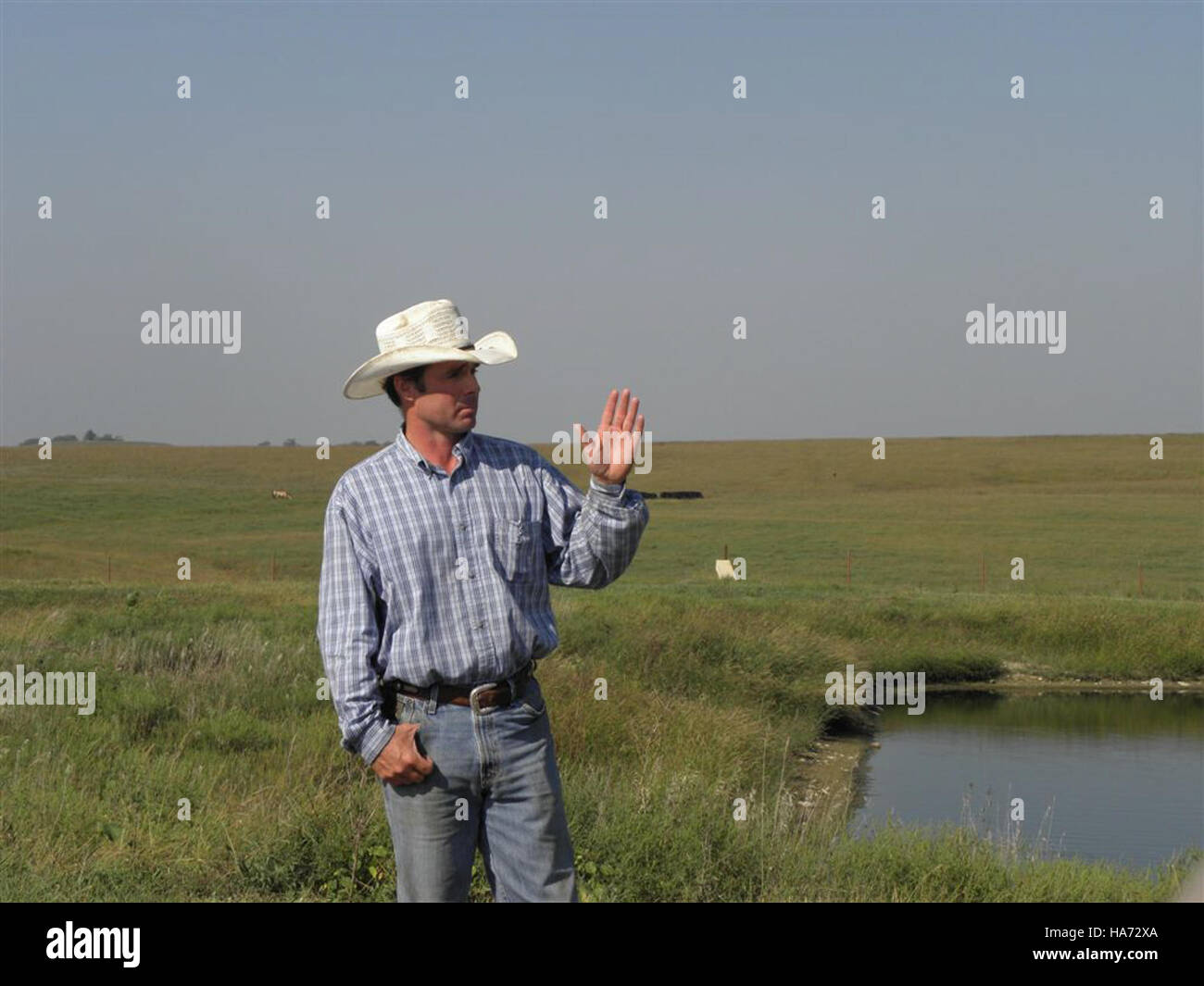 Questa immagine, parte della collezione del governo degli Stati Uniti, mostra una laguna tranquilla, sottolineando la bellezza naturale e l'ecosistema di tali ambienti. Le acque tranquille e i dintorni lussureggianti evidenziano l'importanza di preservare tali habitat per la fauna selvatica e l'equilibrio ecologico. Foto Stock