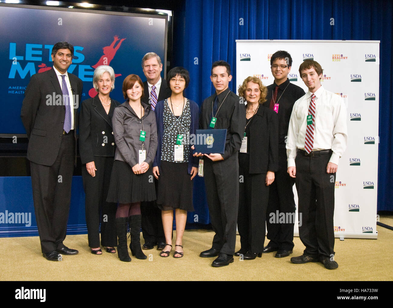 Questa immagine mette in evidenza l'iniziativa "Apps for Healthy Kids" del Dipartimento dell'Agricoltura degli Stati Uniti, guidata dal Segretario Tom Vilsack. Il programma promuove sane abitudini alimentari e attività fisica per i bambini attraverso applicazioni e tecnologie interattive. Foto Stock