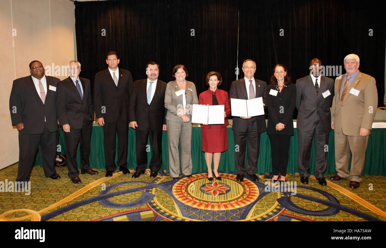 Questo titolo si riferisce a un documento o a un documento del governo degli Stati Uniti, eventualmente correlato a un documento o caso ufficiale o militare. Sarebbero necessari ulteriori dettagli per identificarne il contesto specifico o la pertinenza. Il numero di riferimento potrebbe essere associato alla tenuta dei registri federali, offrendo informazioni sulle operazioni governative o militari. Foto Stock