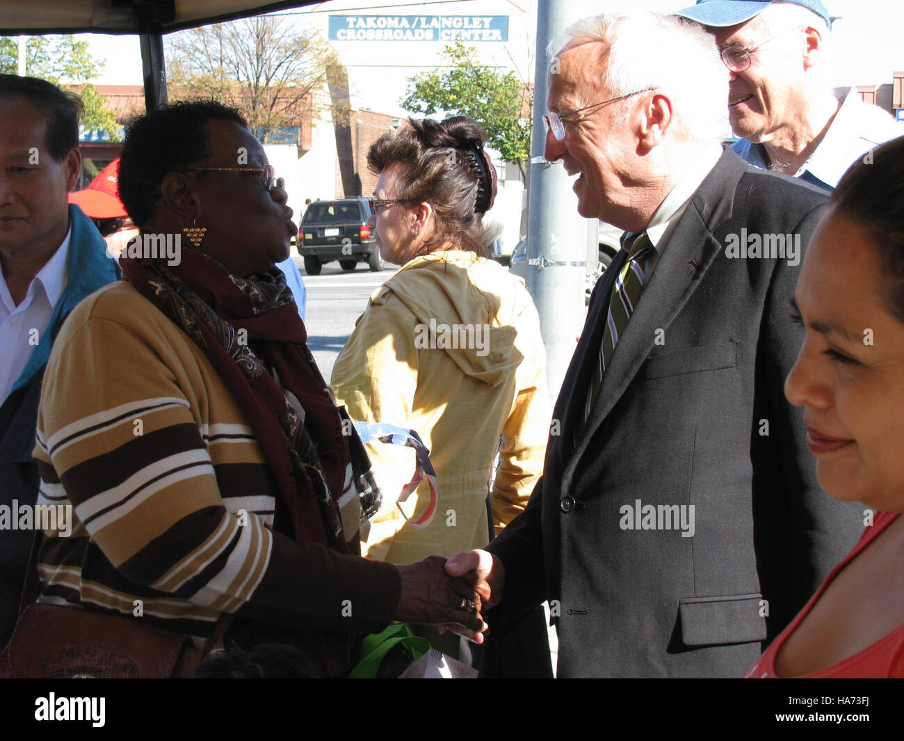 Questa immagine è una foto ufficiale del governo degli Stati Uniti che mostra un evento o un'attività relativa al governo o al servizio pubblico. Essa mette in evidenza gli sforzi e il coinvolgimento degli enti governativi in varie operazioni o iniziative. Foto Stock