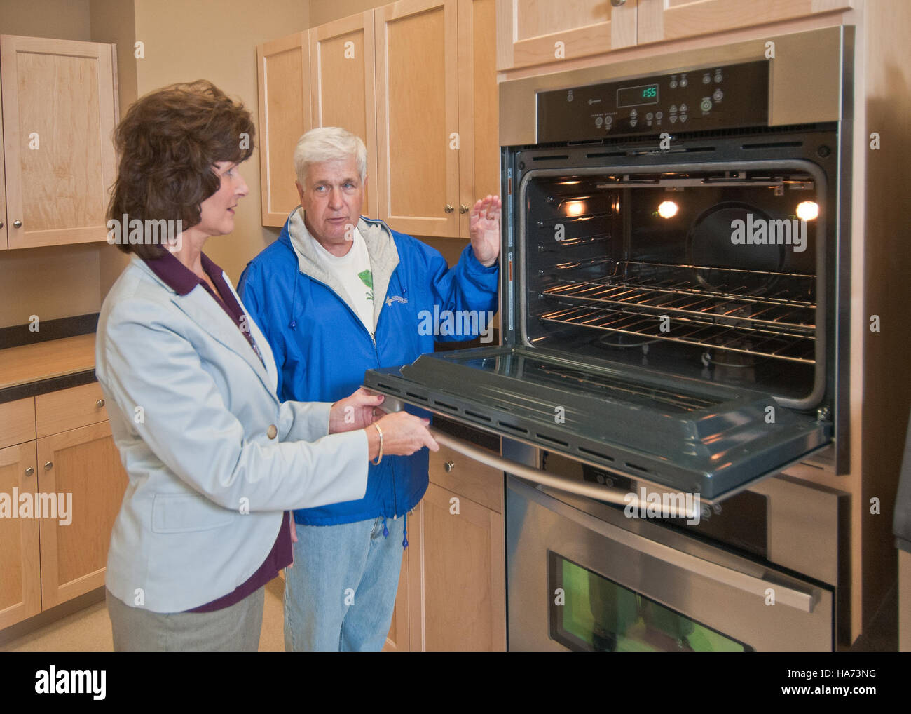 Questa immagine dell'USDA documenta il progetto di costruzione del Franklin Community Volunteer Fire Department, finanziato attraverso l'American Recovery and Reinvestment Act. Il progetto supporta lo sviluppo della comunità in North Carolina migliorando le infrastrutture locali e le capacità di risposta alle emergenze. Foto Stock