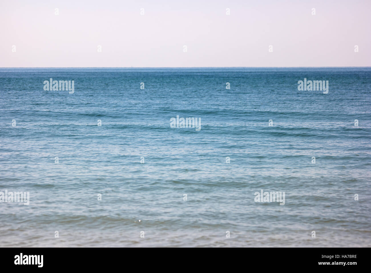 Mare e cielo senza nuvole. Foto Stock