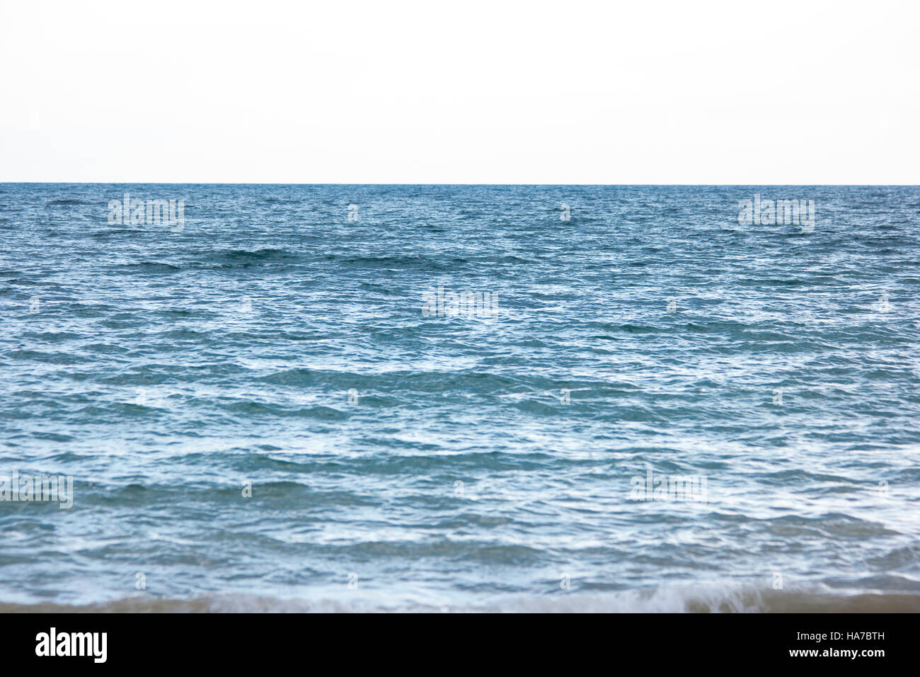 Acqua e cielo senza nuvole. Foto Stock