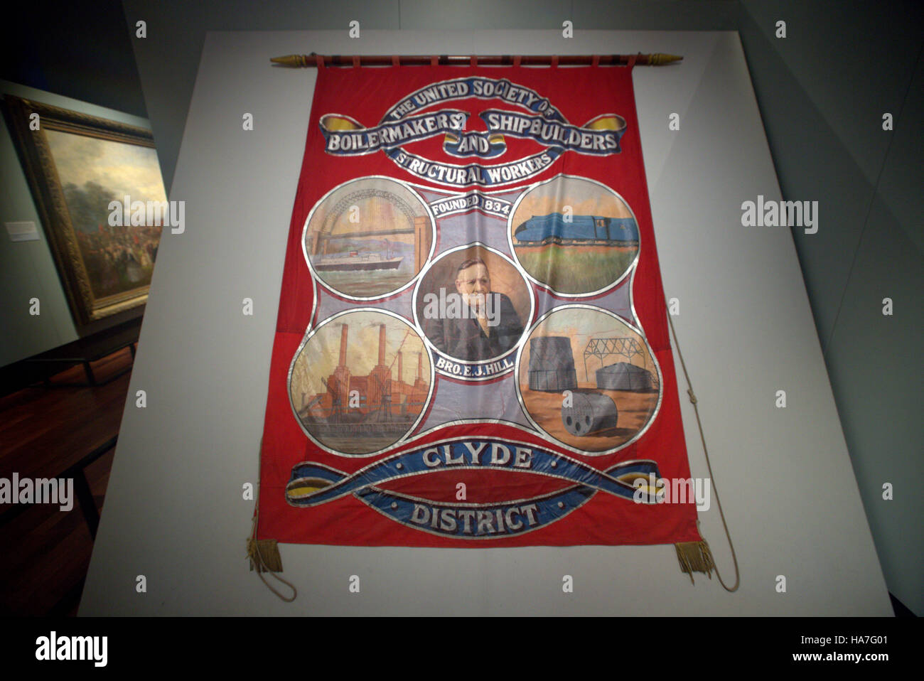 Scambi di banner unione all'interno di Glasgow Kelvingrove Museum nelle gallerie Foto Stock