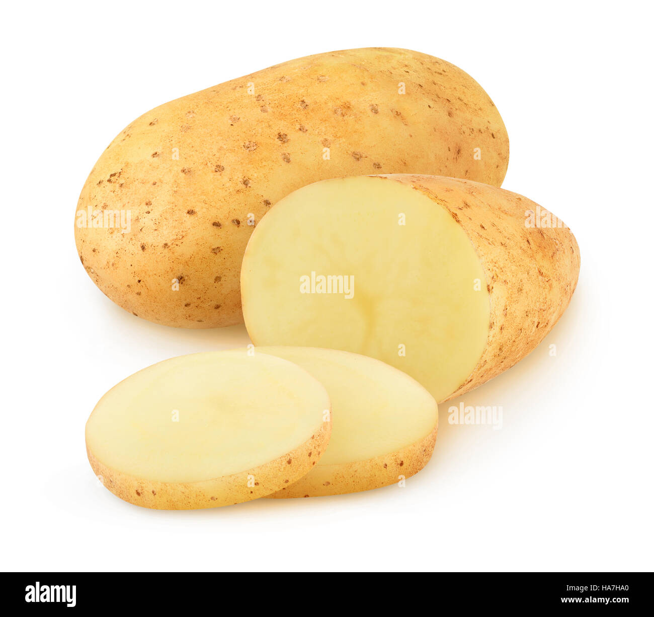 Isolato di patate. Crudo tagliato verdura Patate isolato su sfondo bianco con tracciato di ritaglio Foto Stock