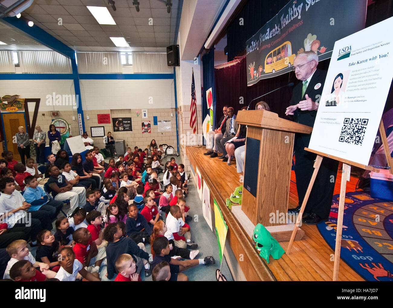 Il campo di istruzione sulla sicurezza alimentare dell’USDA, guidato dal sottosegretario Kevin Concannon, educa i bambini sulla sicurezza alimentare attraverso lezioni coinvolgenti. L'evento si è tenuto alla Maryland City Elementary School di Laurel, Maryland. Foto Stock