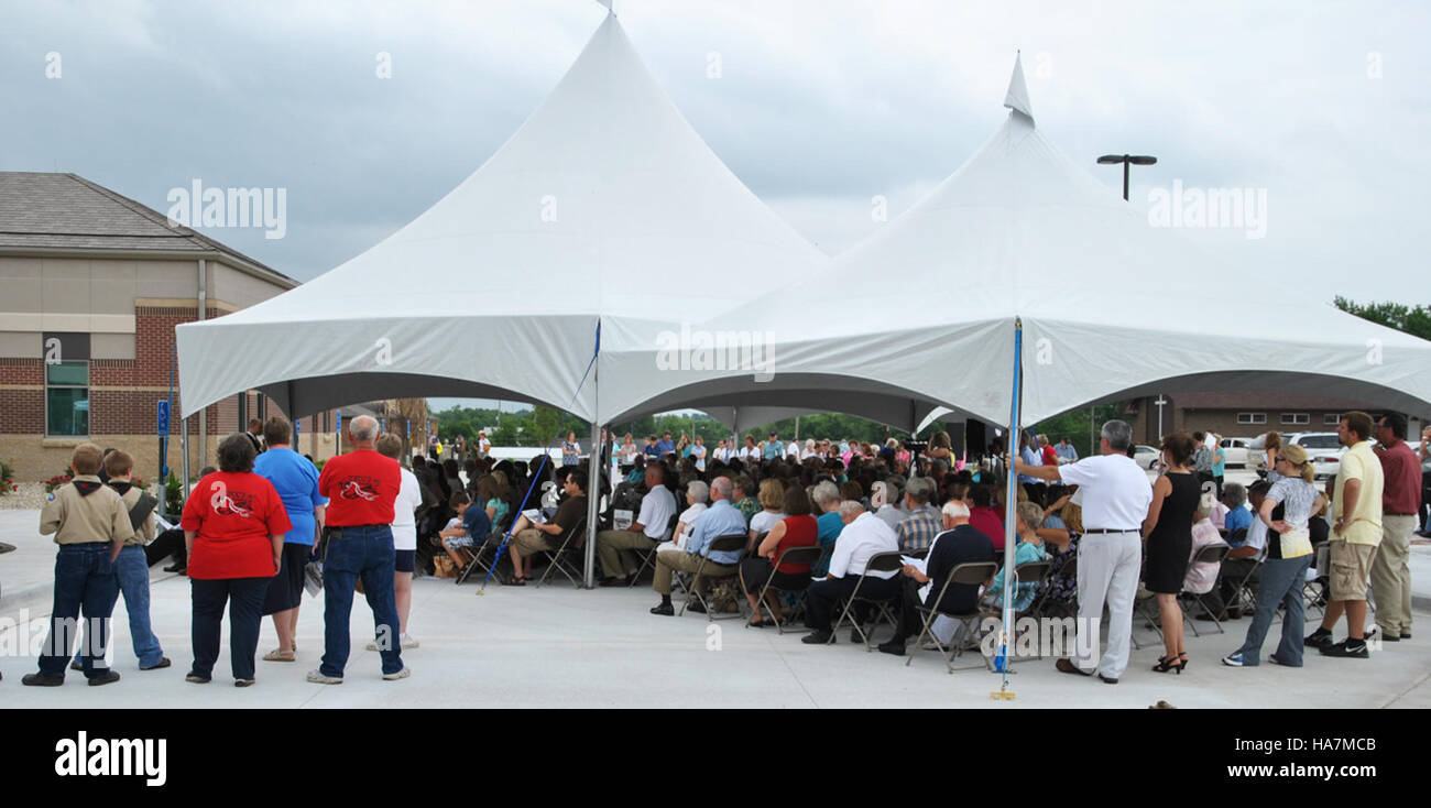 Questa immagine mostra una tenda ospedaliera allestita dal Dipartimento dell'Agricoltura degli Stati Uniti, sottolineando il suo ruolo nella risposta alle catastrofi e fornendo supporto durante le emergenze, affrontando al contempo i problemi di salute e sicurezza nelle aree colpite. Foto Stock