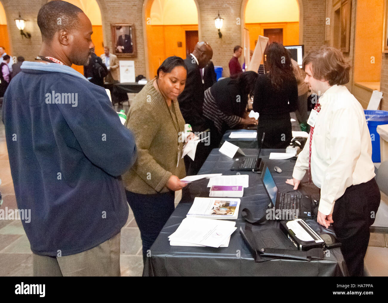 Il programma di sensibilizzazione della disabilità dell'USDA, con partecipanti come Gayle Buckner e Raymond Harrison, si concentra sul miglioramento dell'accessibilità e delle opportunità di lavoro per le persone con disabilità, promuovendo l'inclusione nei programmi e servizi governativi. Foto Stock