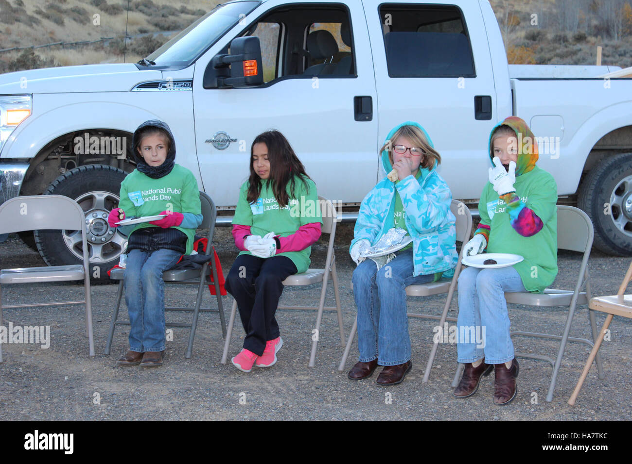 Questa immagine mostra gli scout del Bureau of Land Management (BLM) Nevada, impegnati in attività all'aperto che promuovono la consapevolezza ambientale e la gestione dei terreni pubblici. Foto Stock