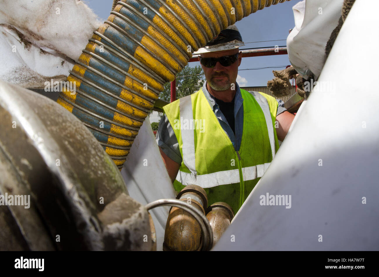 Il programma di sviluppo rurale dell'USDA ha collaborato con le comunità locali per affrontare la gestione delle acque reflue, concentrandosi su metodi avanzati come la riabilitazione delle condotte senza trincee e soluzioni ecocompatibili. Foto Stock