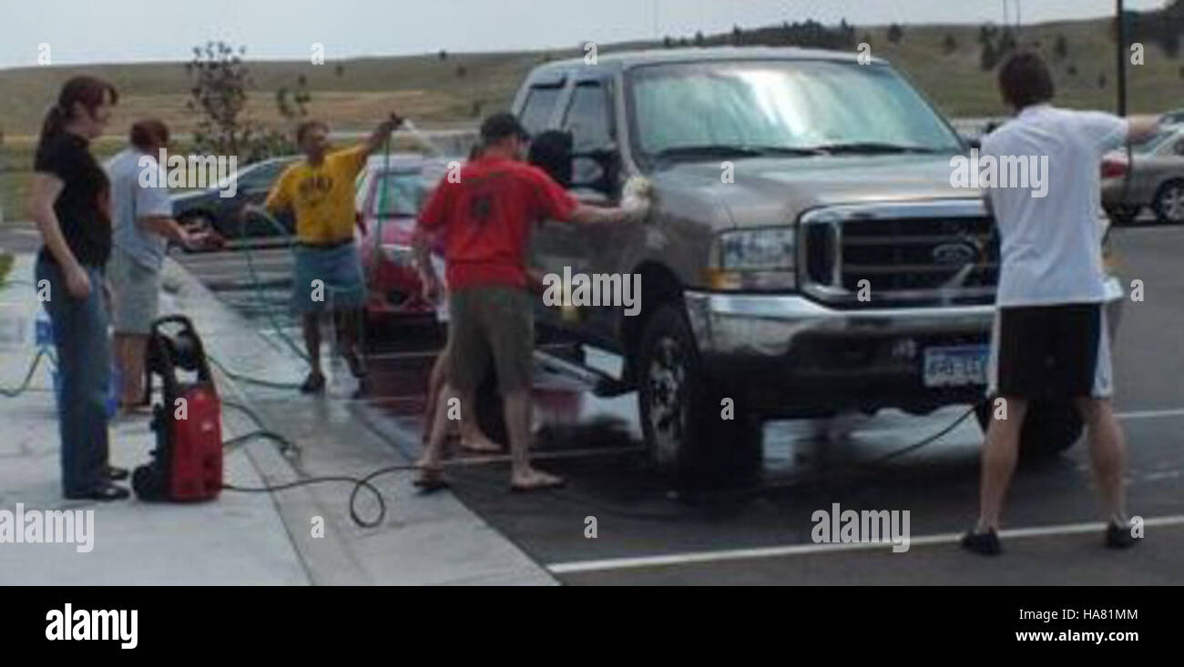 Questa foto dell'USDA, scattata a Rapid City, South Dakota, il 12 luglio 2012, evidenzia l'intersezione tra natura e scienza nella ricerca e conservazione ambientale. Essa mette in evidenza gli sforzi volti a proteggere gli ecosistemi e a gestire le risorse naturali nella regione, con particolare attenzione alle pratiche sostenibili e all'indagine scientifica sulla gestione del territorio e sull'agricoltura. Foto Stock