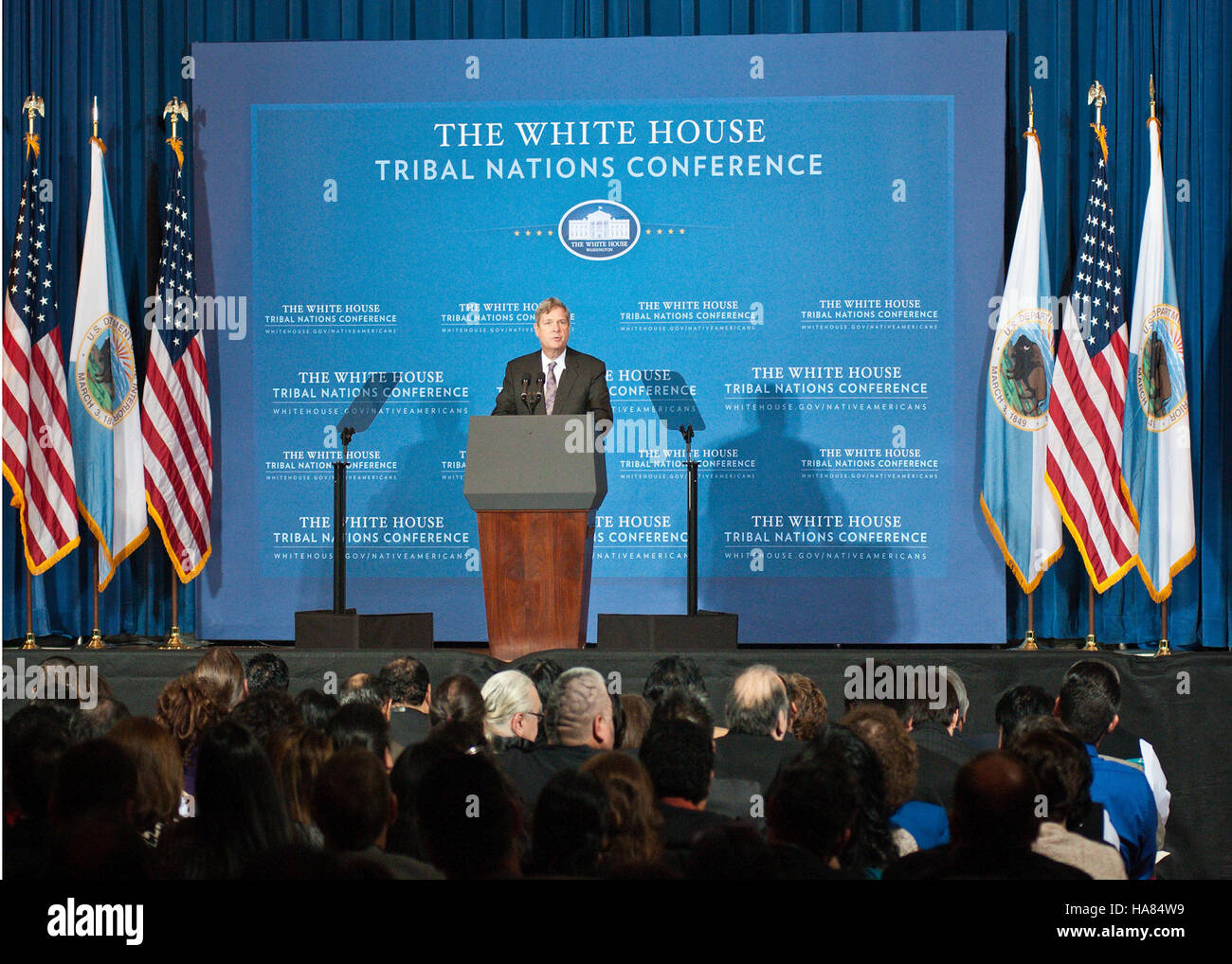 La Conferenza delle Nazioni tribali della Casa Bianca del 2012 ha riunito i leader delle tribù dei nativi americani e i principali funzionari governativi per discutere le politiche che interessano le comunità tribali, l'agricoltura e la conservazione del parco nazionale. Foto Stock