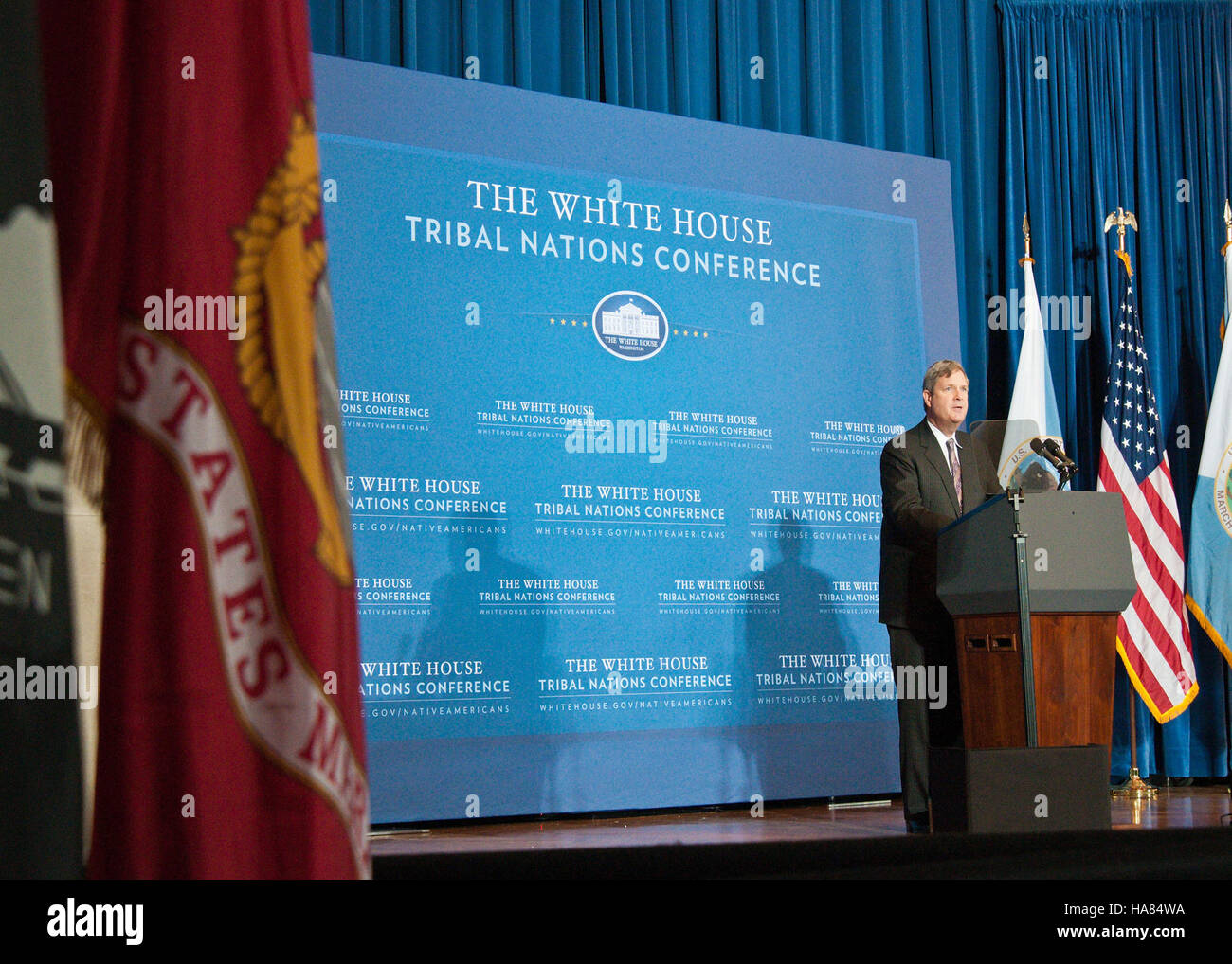 La Conferenza delle Nazioni tribali della Casa Bianca del 2012, tenuta dal Dipartimento degli interni degli Stati Uniti e dall'USDA, ha riunito i leader dei nativi americani e i funzionari governativi per discutere questioni di importanza nazionale, tra cui la sovranità tribale e le iniziative politiche. Foto Stock