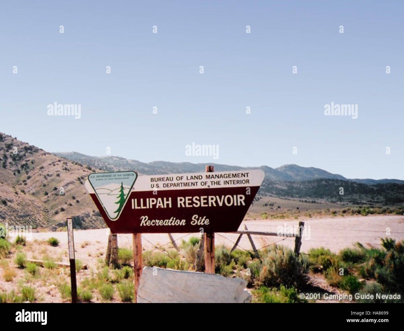 L'Illipah Reservoir Campground, situato in Nevada, offre campeggio e opportunità ricreative vicino a una fonte d'acqua. Il campeggio è famoso per la pesca, la nautica da diporto e l'osservazione della fauna selvatica, offrendo una posizione panoramica per gli appassionati di attività all'aperto. Foto Stock