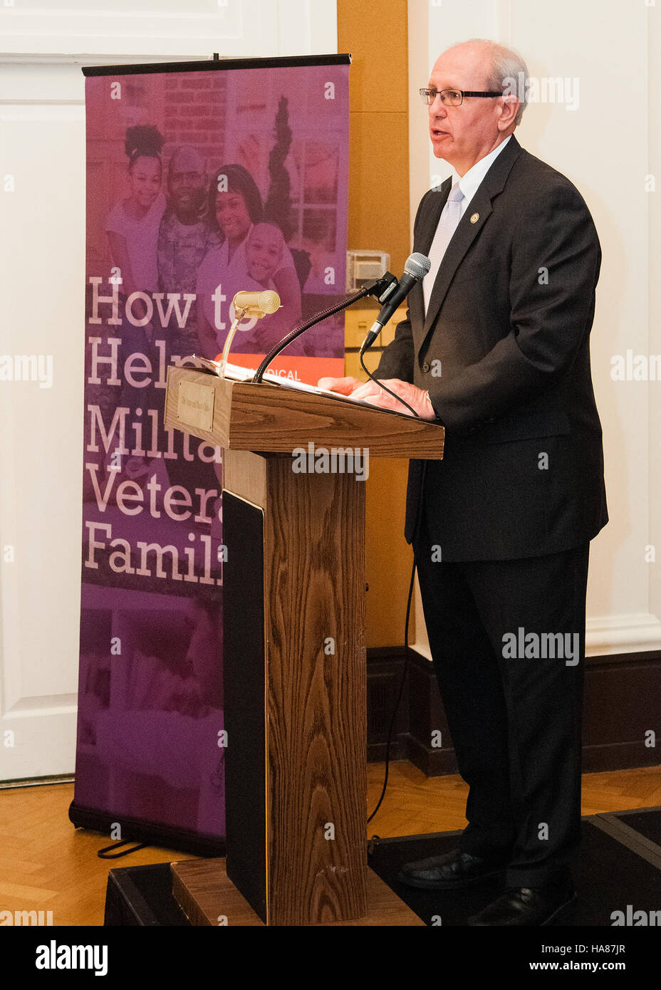 Il National Institute of Food and Agriculture (NIFA) ha organizzato una conferenza presso l'Army-Navy Club, incentrata sul sostegno alle famiglie militari e veterane, con esperti che si occupano di agricoltura sostenibile e assistenza comunitaria. Foto Stock