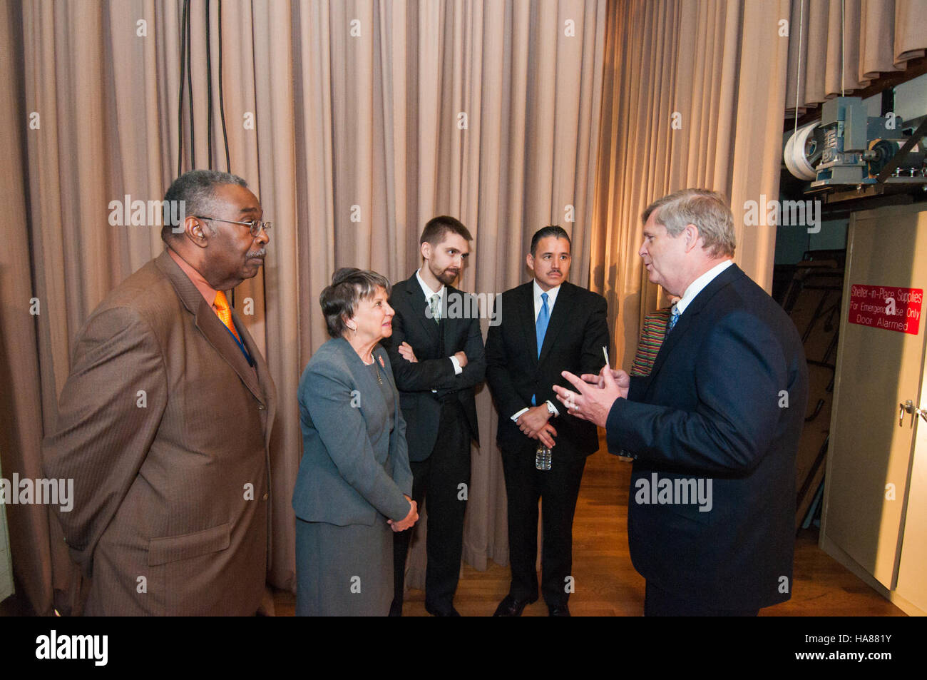 L'USDA ha ospitato un evento con la First Lady Michelle Obama al Jefferson Auditorium per discutere le iniziative sulla sicurezza alimentare e la salute pubblica. Il segretario Tom Vilsack e altri funzionari dell'USDA hanno evidenziato gli sforzi per promuovere la nutrizione e migliorare il benessere della comunità negli Stati Uniti Foto Stock