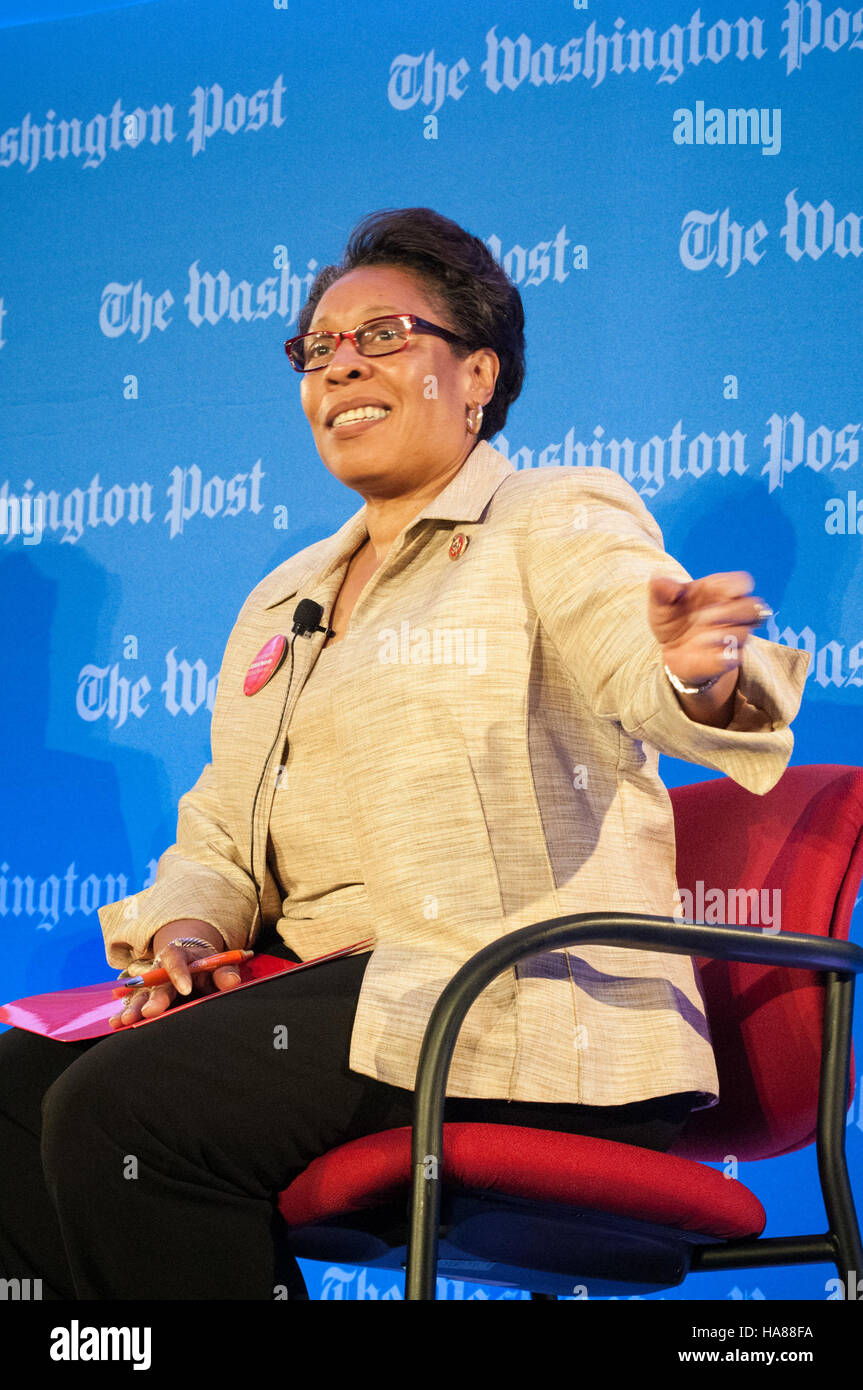 Questa immagine dell'evento "Future of Food" del 2013, con la partecipazione del Segretario dell'Agricoltura degli Stati Uniti marcia Fudge, illustra l'evoluzione del panorama della politica alimentare e dell'agricoltura negli Stati Uniti. L'evento si è concentrato sulle tendenze e le soluzioni future nella produzione alimentare e nella sostenibilità. Foto Stock