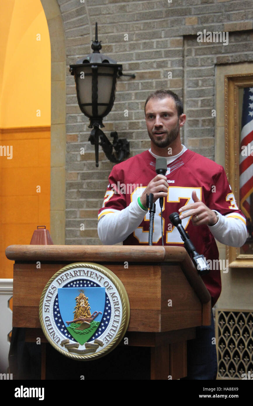 Reed Doughty, ex safety per i Washington Redskins, visitò un parco nazionale per promuovere la conservazione e la consapevolezza ambientale tra gli appassionati di sport e il pubblico in generale. Foto Stock