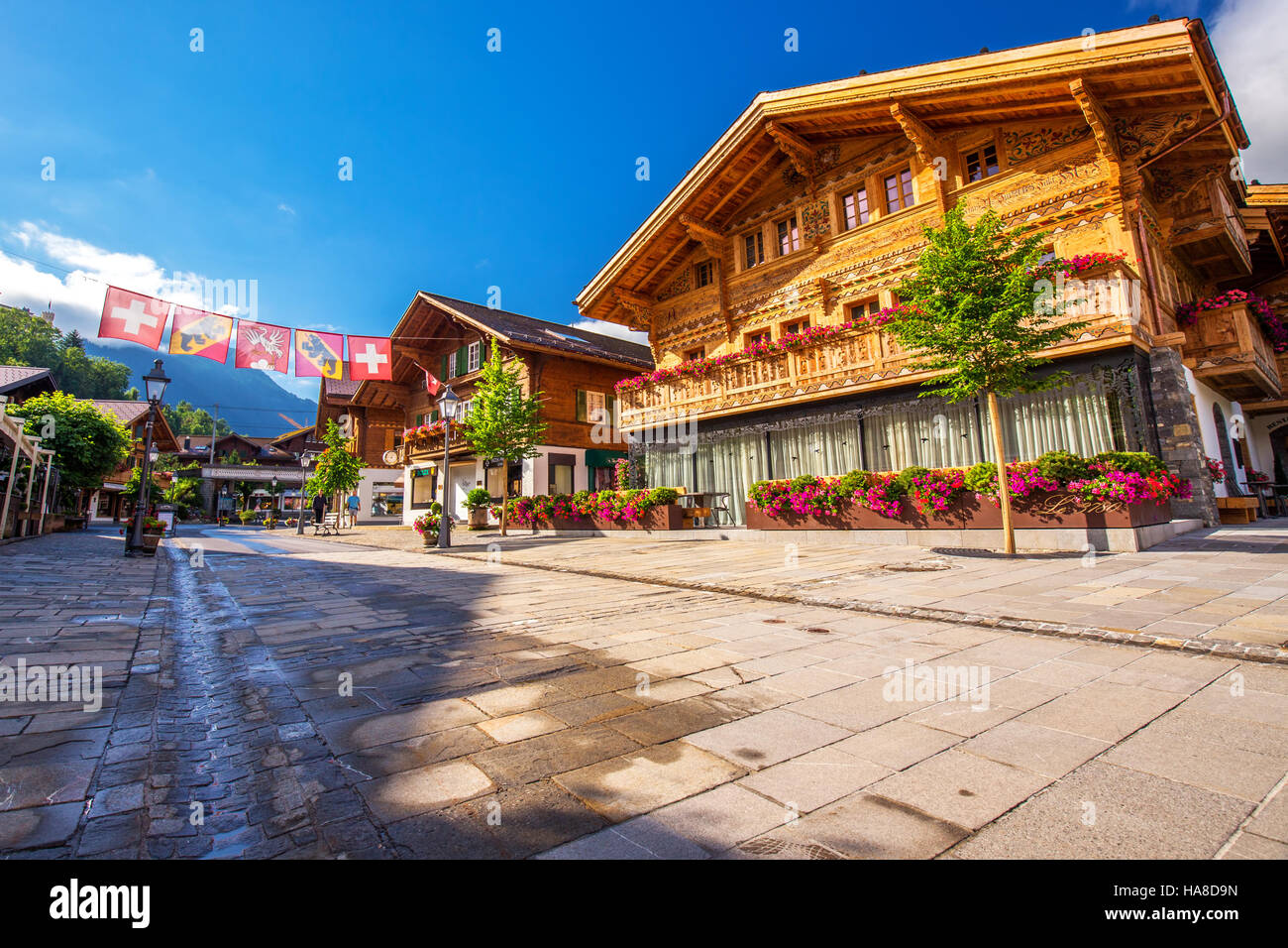 Centro storico del villaggio di Gstaad - famosa località sciistica nelle Alpi svizzere, Svizzera. Foto Stock