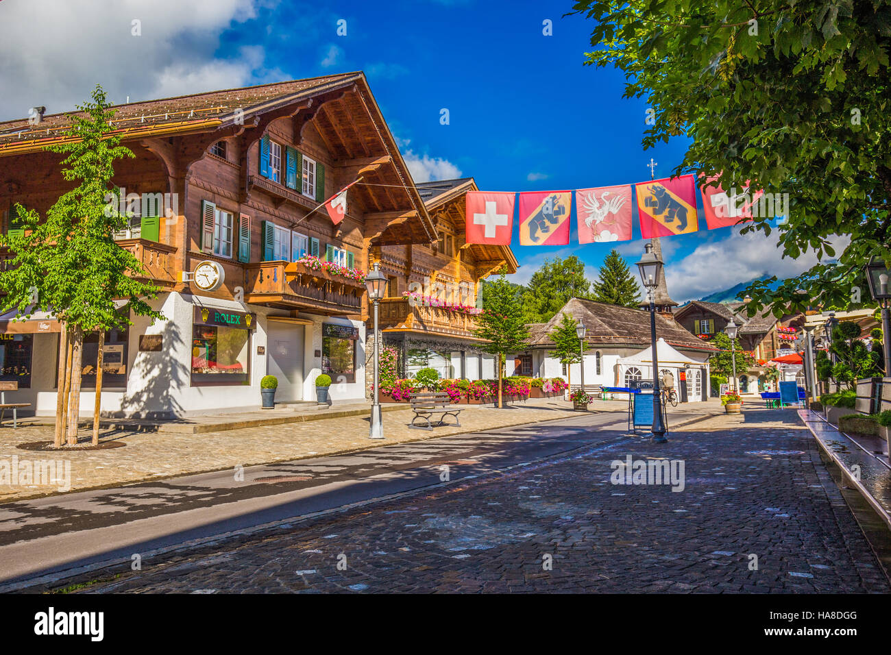 Centro storico del villaggio di Gstaad - famosa località sciistica nelle Alpi svizzere, Svizzera. Foto Stock