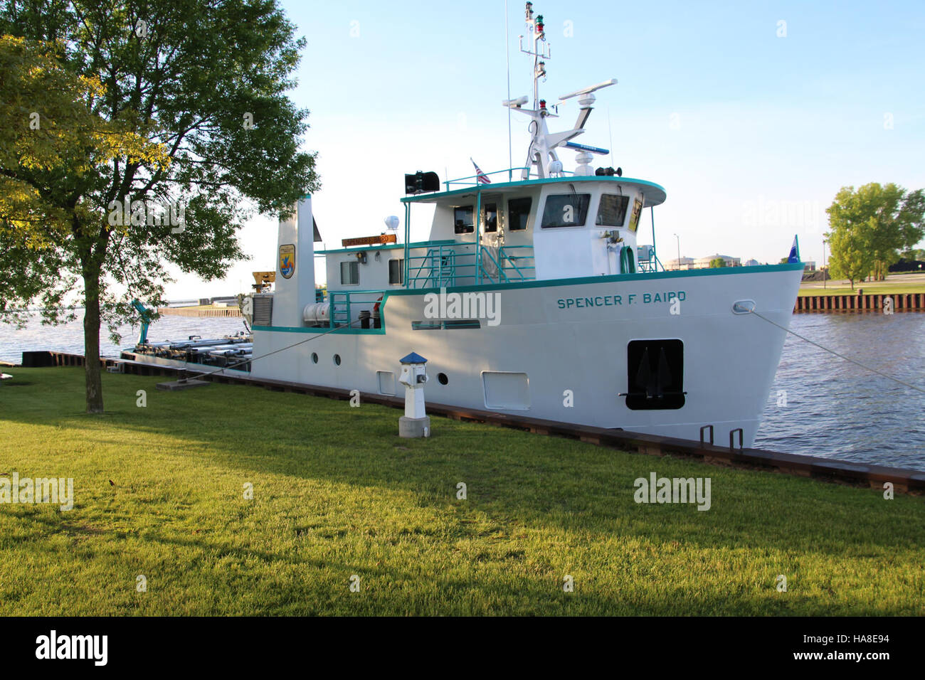 La M/V Baird è una nave di ricerca utilizzata per attività di monitoraggio e conservazione ambientale nei parchi nazionali. Aiuta a raccogliere dati sugli ecosistemi acquatici e sostiene studi scientifici incentrati sulla qualità dell'acqua e sulla biodiversità. Foto Stock