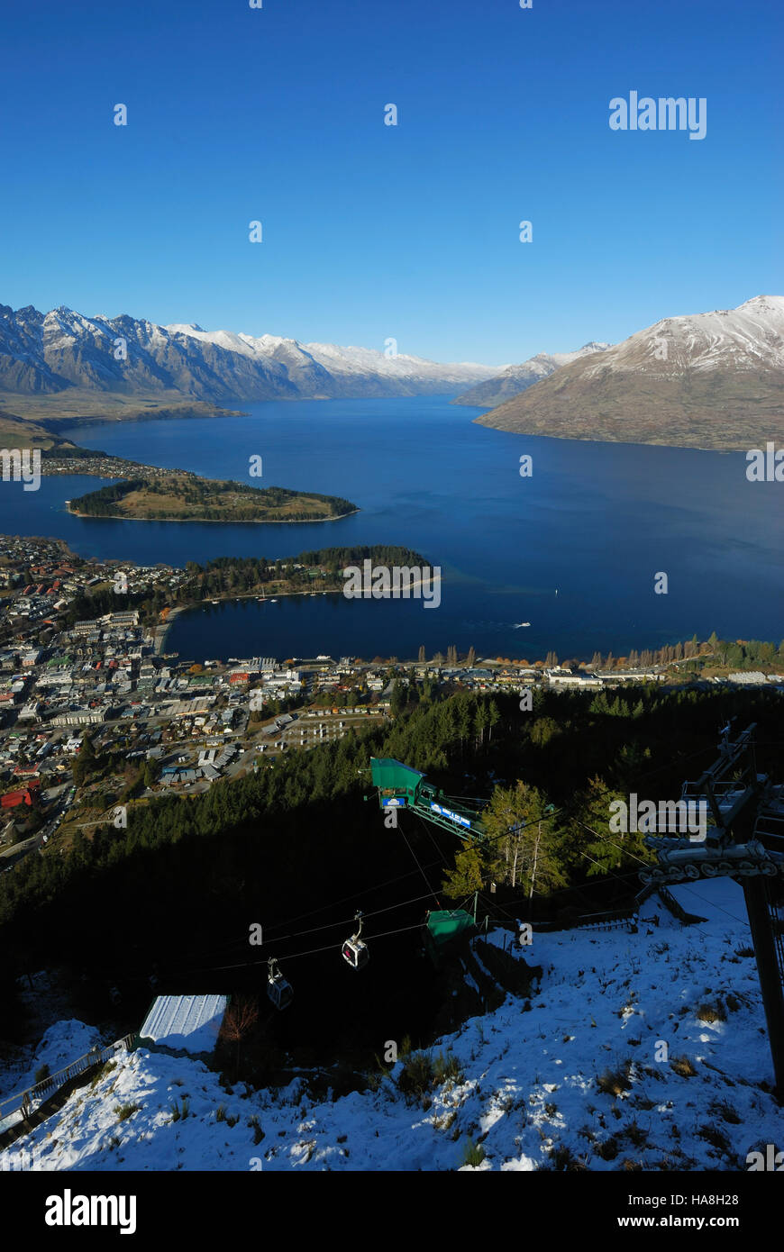 Guardando verso il basso su Queenstown Nuova Zelanda Foto Stock