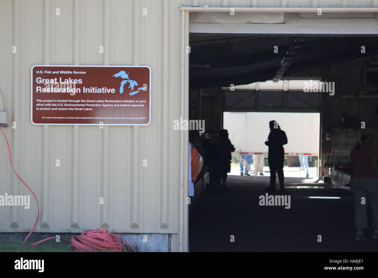 Lo U.S. Fish and Wildlife Service gestisce impianti di allevamento di trote di lago per sostenere il recupero e la gestione della specie. Queste strutture fanno parte degli sforzi più ampi per ripristinare le popolazioni di trote di lago nei grandi Laghi e in altri habitat. Foto Stock