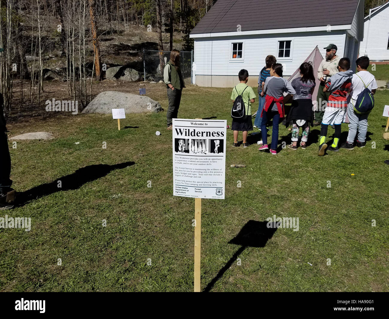 I visitatori partecipano al programma Wilderness Experience in un parco nazionale, ottenendo informazioni sulle sfide e i premi derivanti dall'esplorazione e dalla conservazione degli ambienti naturali. Foto Stock