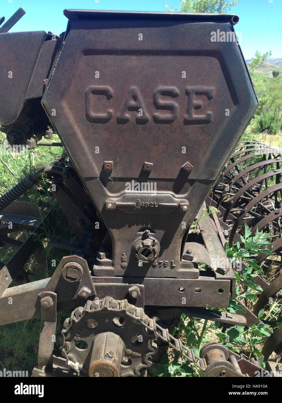 Le vecchie attrezzature agricole sono esposte al Cokeville Meadows National Wildlife Refuge, Wyoming. Il sito fa parte degli sforzi del Fish and Wildlife Service degli Stati Uniti per preservare gli habitat naturali e le attrezzature agricole storiche che raccontano la storia del passato agricolo della regione. Foto Stock