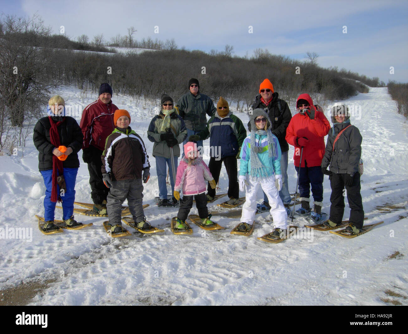 Le racchette da neve sono un'attività invernale molto popolare in molti parchi nazionali. Questa avventura all'aria aperta consente ai visitatori di esplorare paesaggi innevati, godersi il paesaggio invernale e praticare sport invernali mentre sperimentano la bellezza della natura. Foto Stock