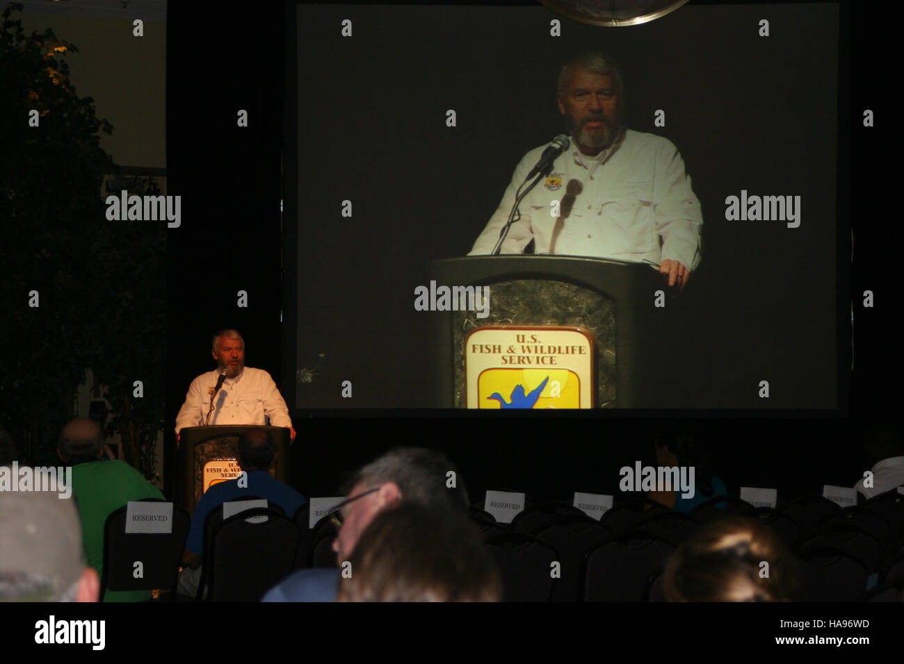 Le osservazioni di apertura del secondo giorno di una conferenza ospitata dalla regione Mountain Prairie del Fish and Wildlife Service degli Stati Uniti, incentrata su questioni ambientali, conservazione della fauna selvatica e iniziative regionali nella regione Midwest degli Stati Uniti. Foto Stock