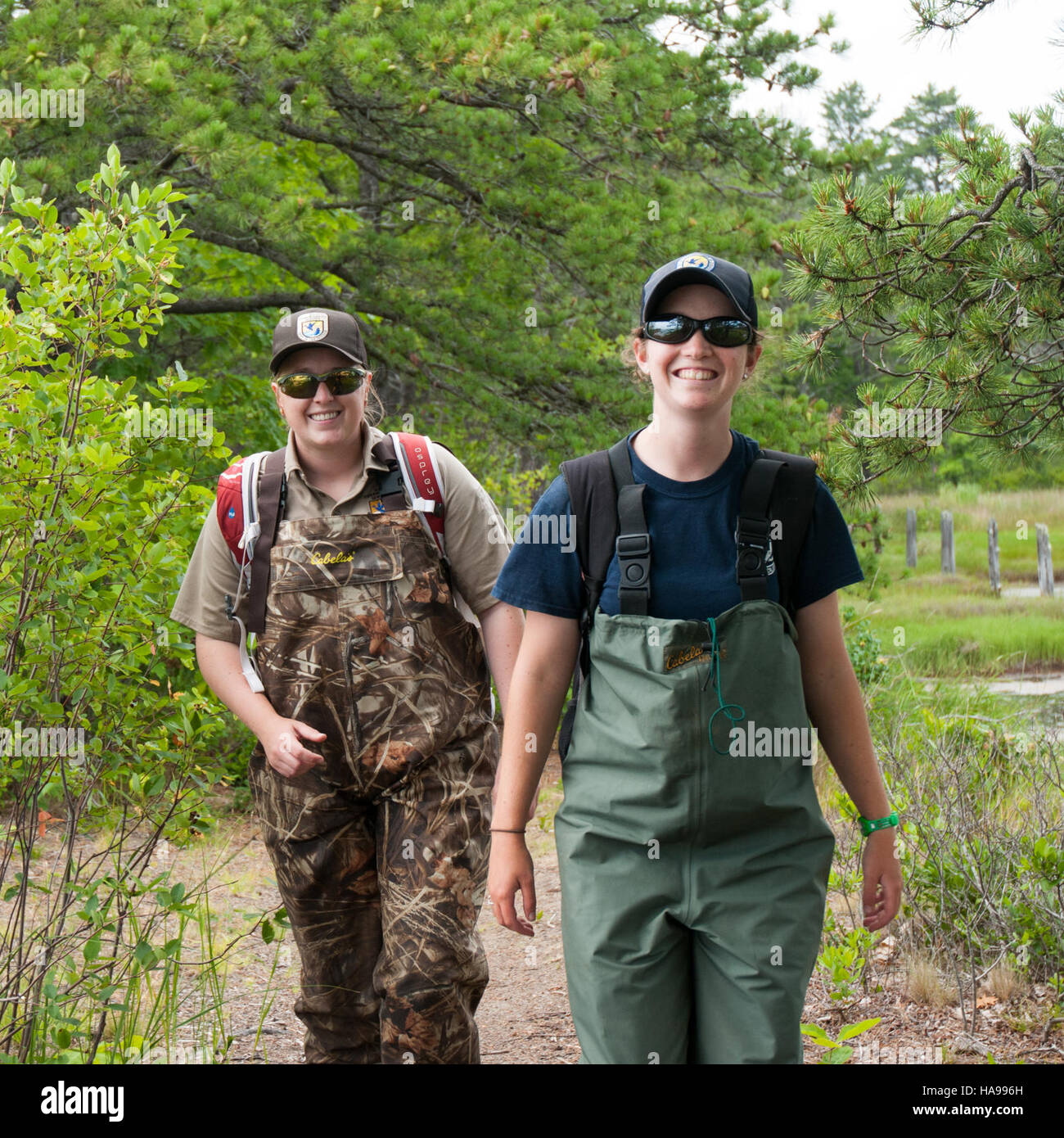 Il campionamento di Nekton prevede lo studio di specie acquatiche come pesci e invertebrati in vari parchi nazionali. Questo evento, tenutosi in un parco nel nord-est, mirava a raccogliere dati sulla biodiversità acquatica e monitorare la salute dell'ecosistema. L'evento Happy Faces si è concentrato sull'educazione del pubblico sull'importanza della vita acquatica nel mantenimento di ecosistemi equilibrati. Foto Stock