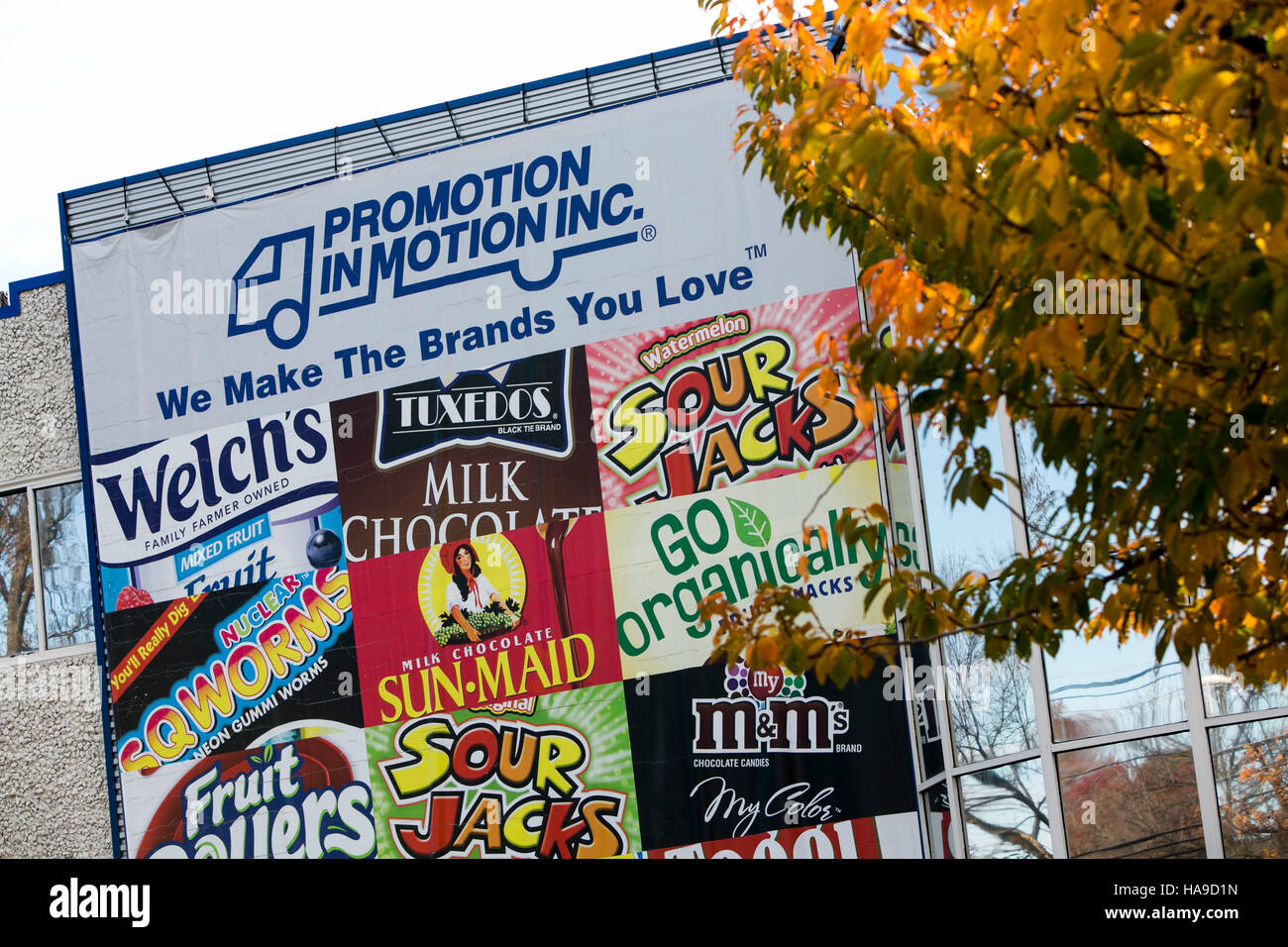 Un segno del logo al di fuori di una struttura occupata dalla promozione in Motion Companies, Inc. nel Somerset, New Jersey il 6 novembre 2016. Foto Stock