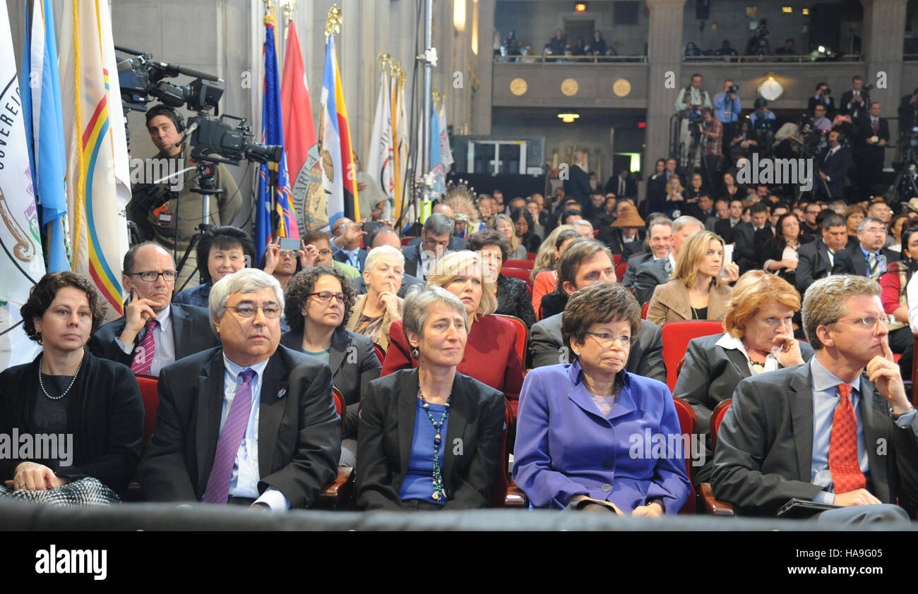 La Conferenza delle Nazioni tribali della Casa Bianca riunisce i leader delle tribù dei nativi americani per discutere le politiche che interessano le comunità indigene e rafforzare le relazioni governative. Foto Stock
