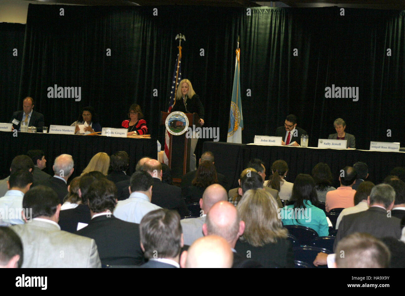 Il Bureau of Ocean Energy Management (BOEM) del Dipartimento degli interni conduce vendite di leasing per lo sviluppo energetico su terreni federali. Le riunioni e le vendite mirano a promuovere un'estrazione responsabile dell'energia, bilanciando al contempo la conservazione ambientale. Foto Stock