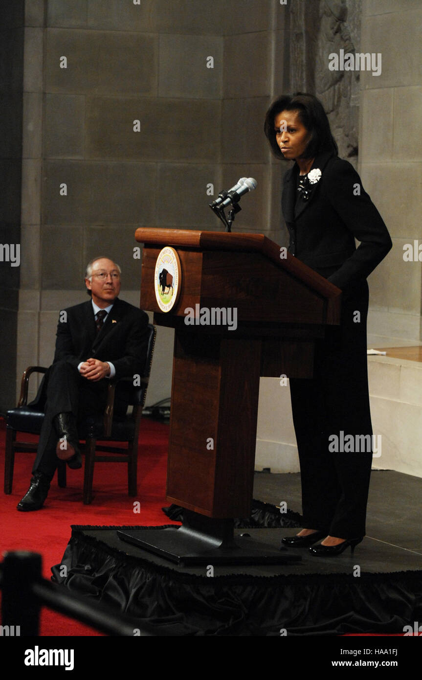 Il 9 febbraio 2009, la First Lady Michelle Obama ha visitato il Dipartimento degli interni per discutere gli sforzi di conservazione. La sua visita ha evidenziato l’importanza dei parchi nazionali nel preservare il patrimonio naturale della nazione. Foto Stock