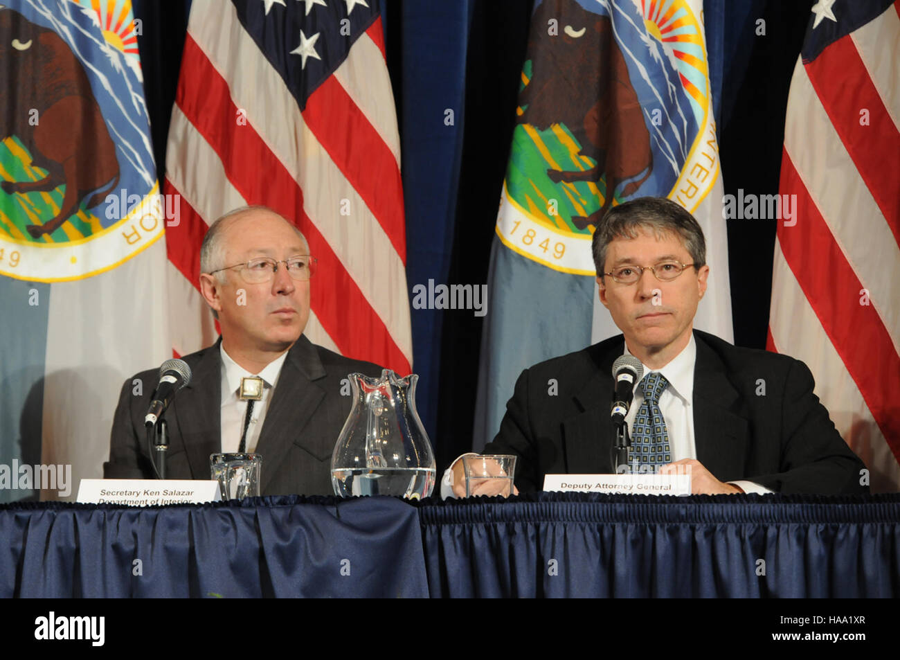 La Conferenza delle Nazioni tribali della Casa Bianca, tenutasi il 5 novembre 2009, ha riunito i leader dei nativi americani e i funzionari governativi per discutere di questioni politiche, conservazione culturale e conservazione ambientale. Foto Stock