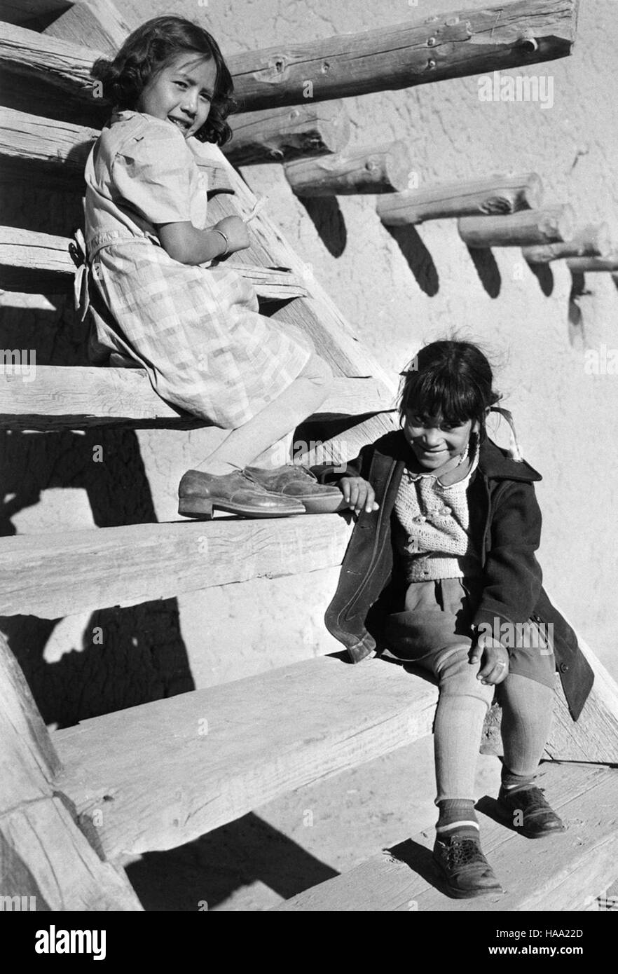 Il progetto murale di Ansel Adams (1941-1942) cattura la grandezza dei parchi nazionali, offrendo una celebrazione visiva della natura selvaggia americana. Questa collezione, sponsorizzata dal National Park Service, mette in evidenza la bellezza e il significato di queste terre protette. Foto Stock