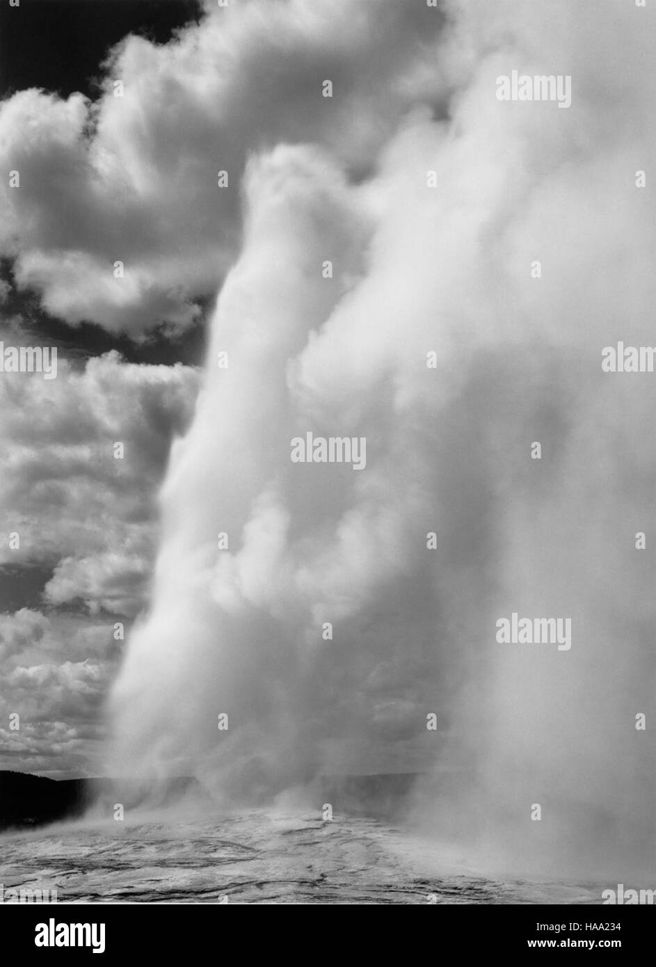 Questa immagine evidenzia il progetto murale di Ansel Adams del 1941-1942, commissionato dal Dipartimento degli interni. Le sue iconiche fotografie dei parchi nazionali hanno contribuito a preservare e promuovere la bellezza di queste terre pubbliche attraverso l'arte. Foto Stock