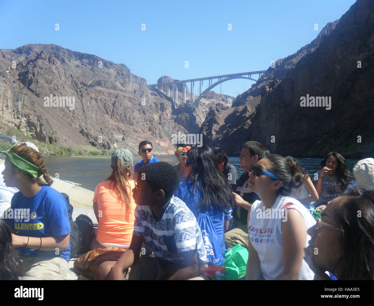 Il lago Mead, situato in Nevada e Arizona, offre ai visitatori opportunità ricreative per praticare attività all'aperto come nautica, pesca ed escursioni. Come parte del National Park Service, è una destinazione popolare per gli amanti della natura e degli esploratori all'aperto. Foto Stock