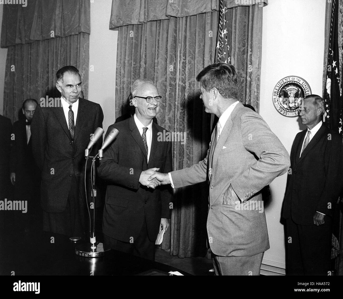 Il Dipartimento dell'energia collabora con i parchi nazionali per gestire le risorse energetiche, promuovendo soluzioni energetiche sostenibili e infrastrutture efficienti a sostegno della conservazione ambientale. Foto Stock