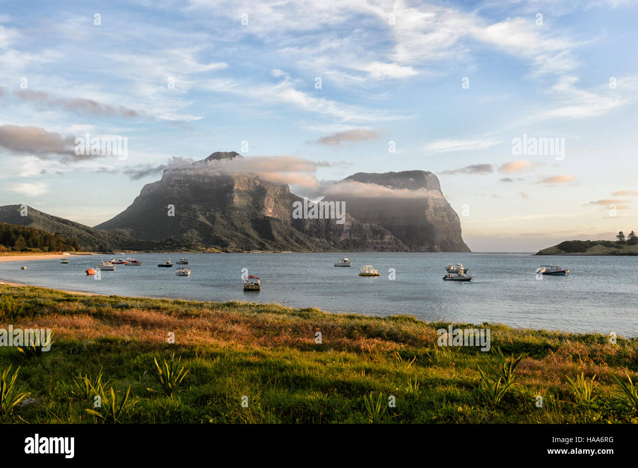 Vista del Monte Gower e Mt Lidgbird, Isola di Lord Howe, NSW, Australia Foto Stock