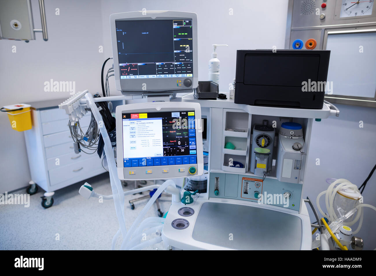 Attrezzature mediche macchina nella camera operativa Foto Stock