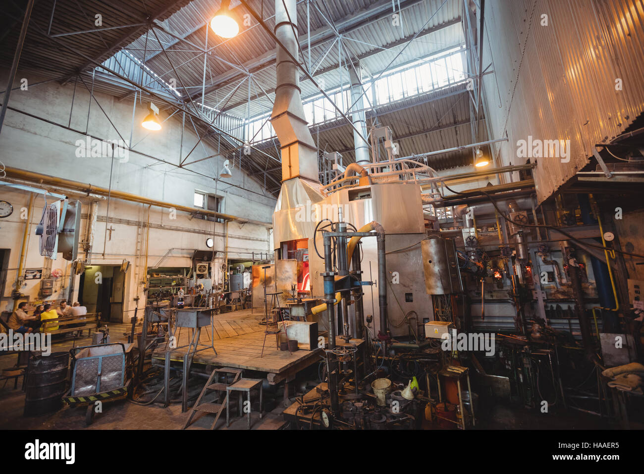 Workstation vuota e macchinari Foto Stock