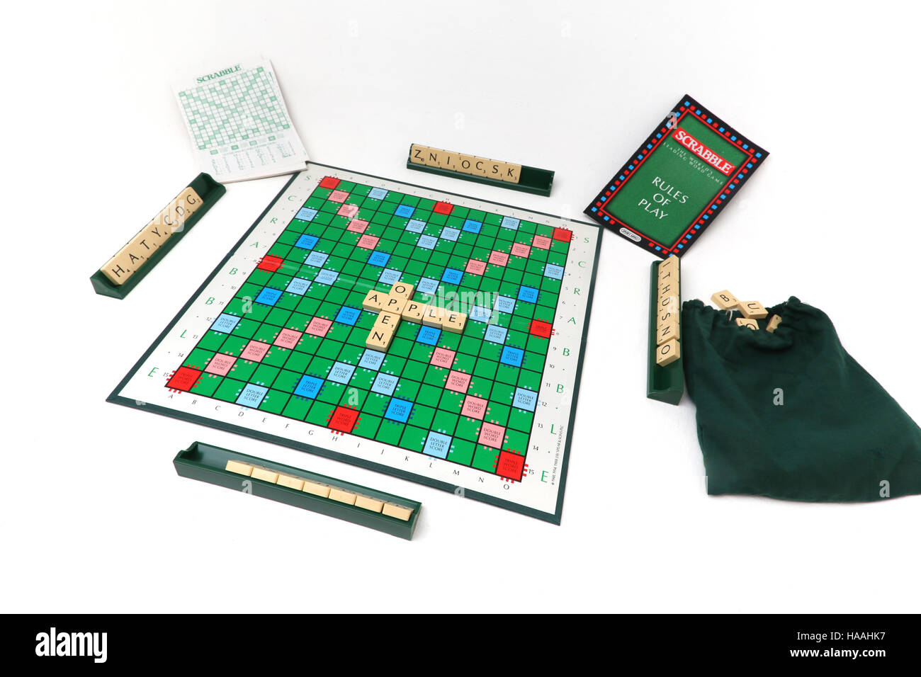 Scrabble gioco di bordo piastrelle a bordo e le istruzioni Foto Stock