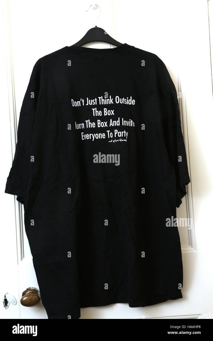 T-Shirt nera con slogan Foto Stock