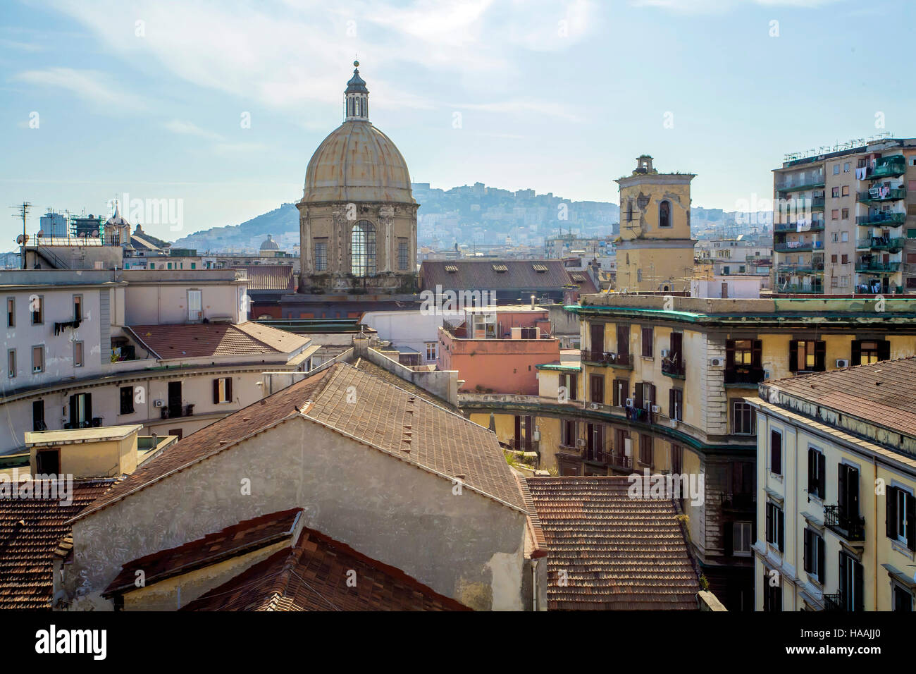 Vista sui tetti di Napoli città, Italia, Europa Foto Stock