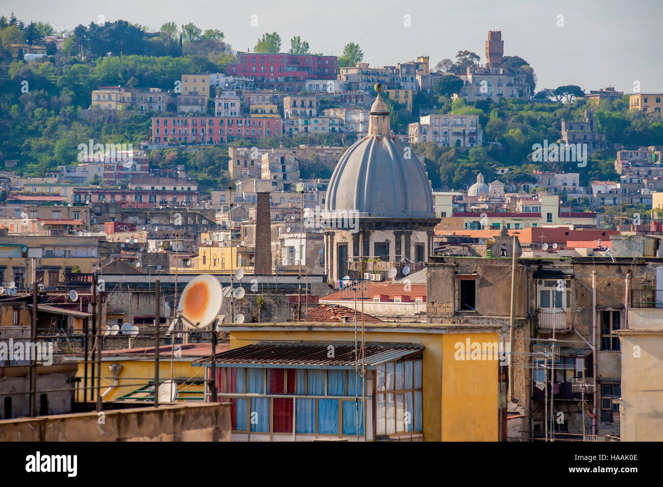 Vista sui tetti di Napoli città, Italia, Europa Foto Stock